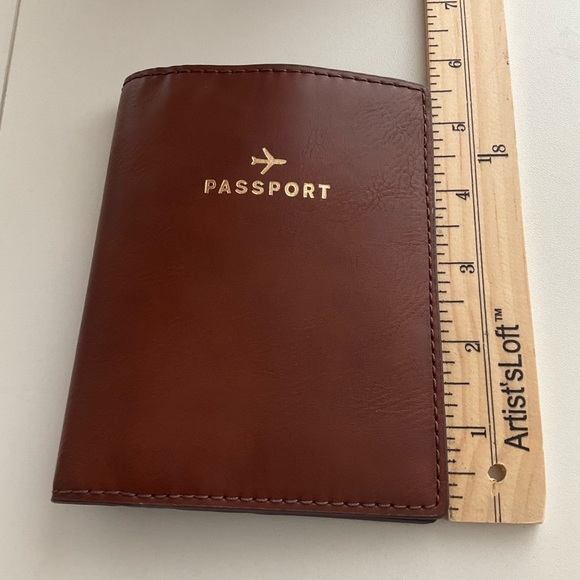 Fossil Brown Leather Passport Holder with Luggage Tag NWOT - Picture 7 of 7